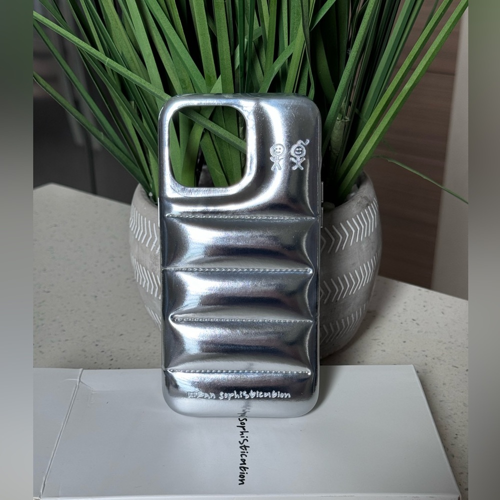 Urban Sophistication Mirror 🪞 case for iPhone 15 Pro Max.